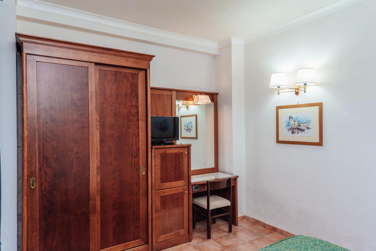 Hotel Montana Сант-Агата-суи-Дуэ-Гольфи Экстерьер фото